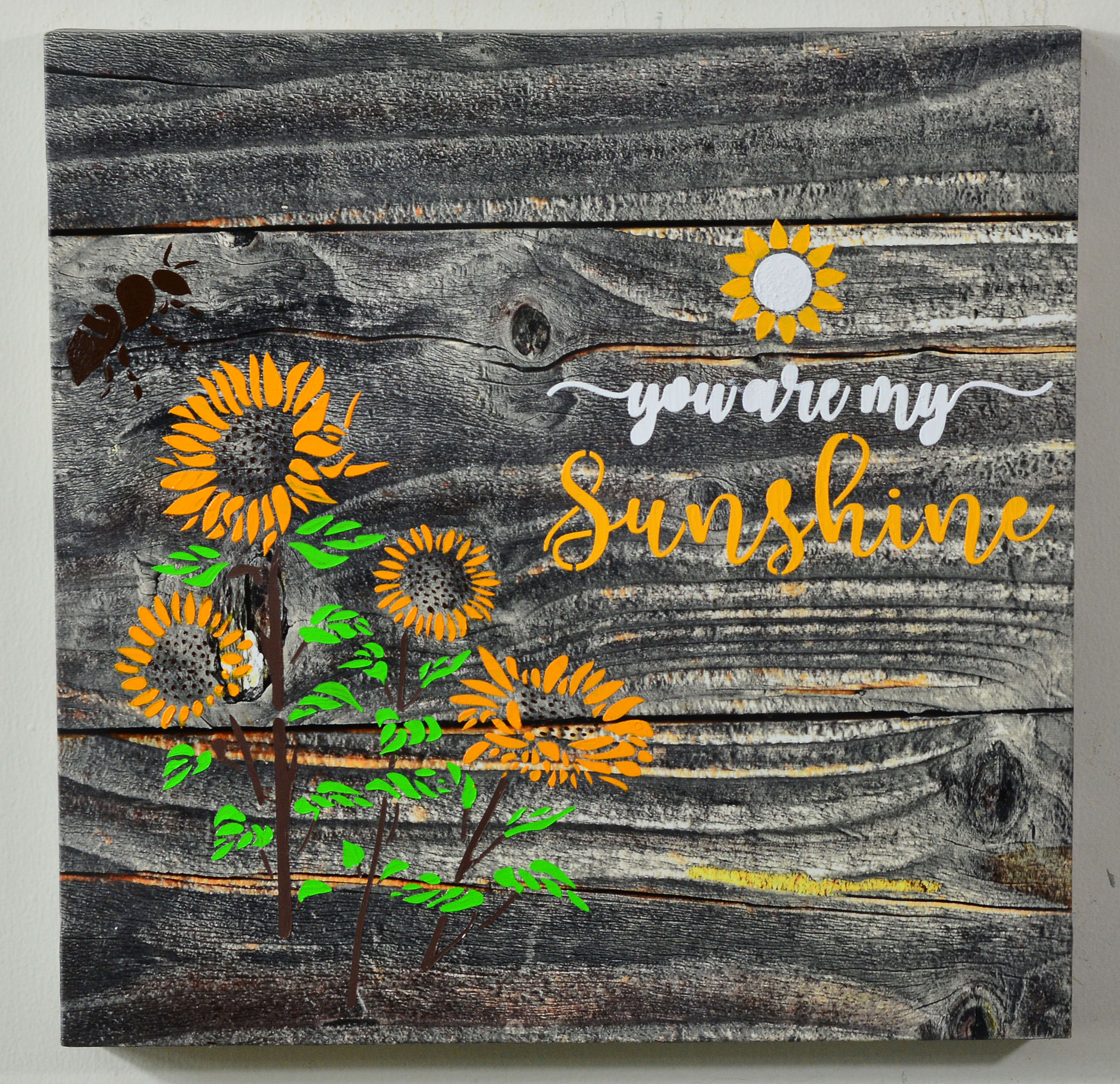 HAND027 Farm art on wooden texture